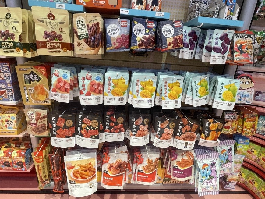 名创优品零食